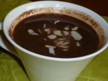 Gorąca czekolada z dodatkiem migdałów