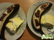 Grillowane banany z czekoladą i rumem