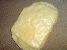 Grzanki z masłem cebulowym