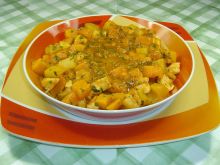 Gulasz dyniowy z ziemniakami i mięsem drobiowym