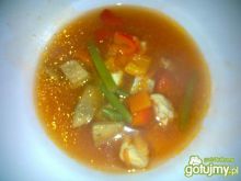 Gulaszowa zupa z papryką i szparagami