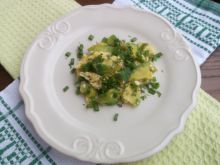 Jajecznica z awokado i zieleniną