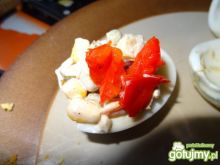Jajka faszerowane sałatką   warzywną