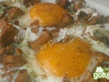 Jajka sadzone na kurakach marynowanych