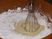 Jak sprawnie wymieszać mąkę z wodą?