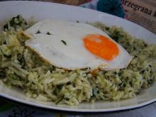 Jaśminowy ryż z jajem i szpinakiem 
