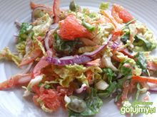 Kolorowa salatka z grejfrutem