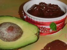 Krem czekoladowy z avocado i chili 