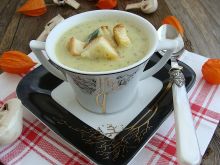 Kremowa zupa z cukinii pieczarek i mascarpone 