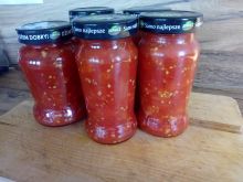 Krojone pomidory w słoikach