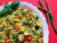 Kurczak curry z ryżem i kolorowymi warzywami 