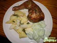 Kurczak pieczony z ziemniakami i mizerią