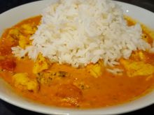 Kurczak w sosie curry z ryżem