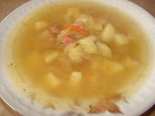 Kwaśna zupa na żeberkach 