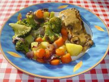 Łosoś z warzywami w sosie musztardowo - cytrynowym