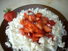 Makaron ryżowy z truskawkami 