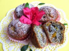 Makowe muffinki z nektarynkami