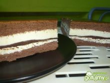 Mleczne ciasto naszpikowane czekoladą. 