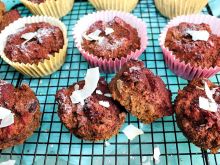 Muffinki buraczano-kokosowe z czekoladą i pestkami