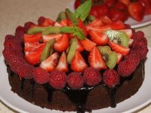 Murzynek z owocami - szybkie i smaczne ciasto