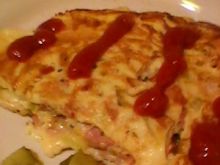 omlet z cebulą i kiełbasą