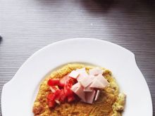 Omlet z papryką, cebulą i szynką