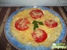 Omlet z pomidorem i serem
