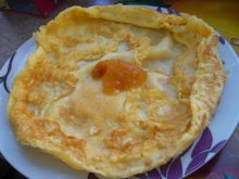 Omlet ziemniaczany z konfiturą morelową
