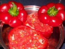 Papryka faszerowana mięsem i pomidorami