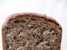 Pełnoziarnisty chleb z maszyny