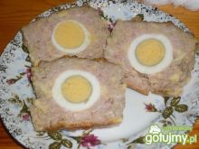 Pieczeń z jajkiem i żółtym serem