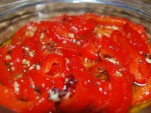 Pieczona papryka z suszonymi pomidorami 