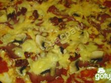 Pizza oliwowa z kindziukiem i pieczarkam
