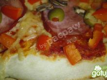 Pizza oliwowa z żywiecką, papryką