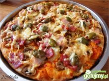 Pizza z zielonymi oliwkami 