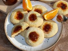 Pomarańczowe ciasteczka z kaszą manną i konfiturą