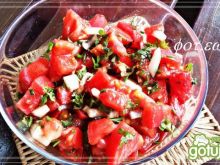 Pomidorowa sałatka z octem balsamicznym 