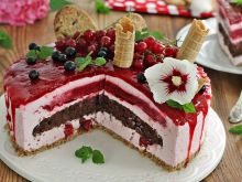 Porzeczkowy tort z glazurą 