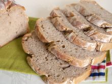 Prosty chleb pszenno-żytni na zakwasie