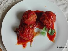 Pulpety kapustno-mięsne w sosie pomidorowym 