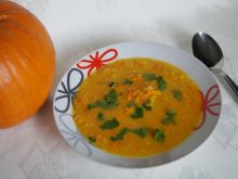 Rozgrzewająca zupa dyniowa z soczewicą