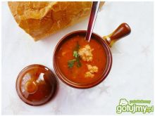 Rozgrzewająca zupa gulaszowa z pulpetami