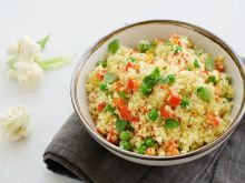 Ryż z kalafiora – przepis na szybki wegetariański obiad