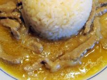 Ryż z sosem curry.