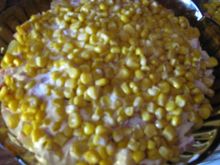 Sałatka warstwowa z kukurydzą