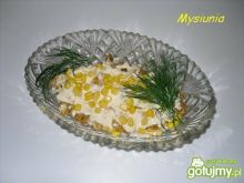 Sałatka warstwowa z ryżem i kukurydzą 