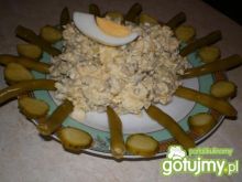 Sałatka z fasolki, korniszonów i jajek  