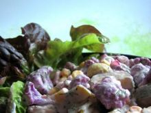 Sałatka z fioletowym kalafiorem