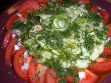 Sałatka ze świeżym pomidorem i ogórkiem 