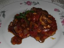 Schab z sosem pomidorowo pieczarkowym